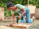 Berbequim BOSCH Easydrill 18V-40 (2X 2,0Ah) + Al18V-20