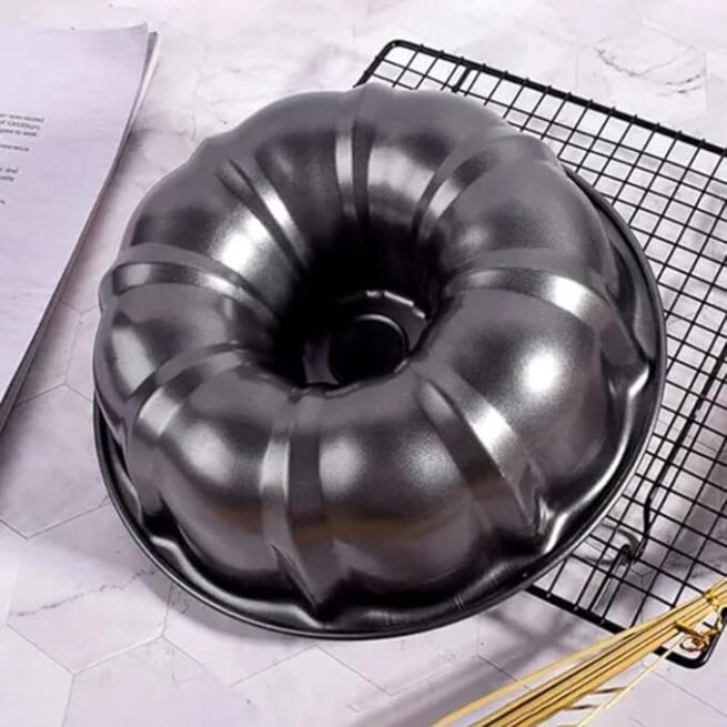 Forma Antiaderente de Pudim e Bolo com Furo Central Tipo Bundt