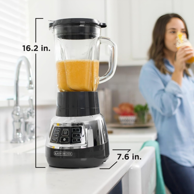 Liquidificador digital BLACK + DECKER PowerCrush com tecnologia silenciosa, aço inoxidável