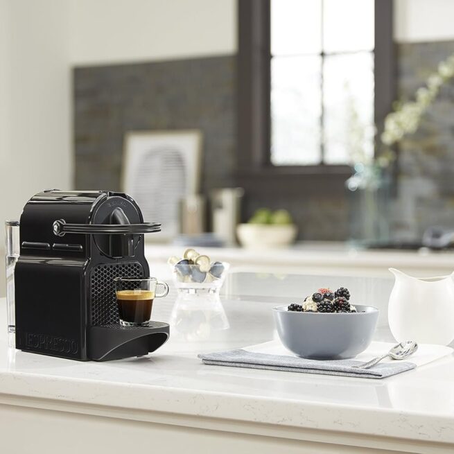 Nespresso Máquina de café expresso Inissia da De'Longhi, 680 g, 1200 watts, preta